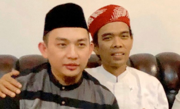 Ustaz Hilmi Firdausi bersama Ustad Abdul Somad. (X@Hilmi28)